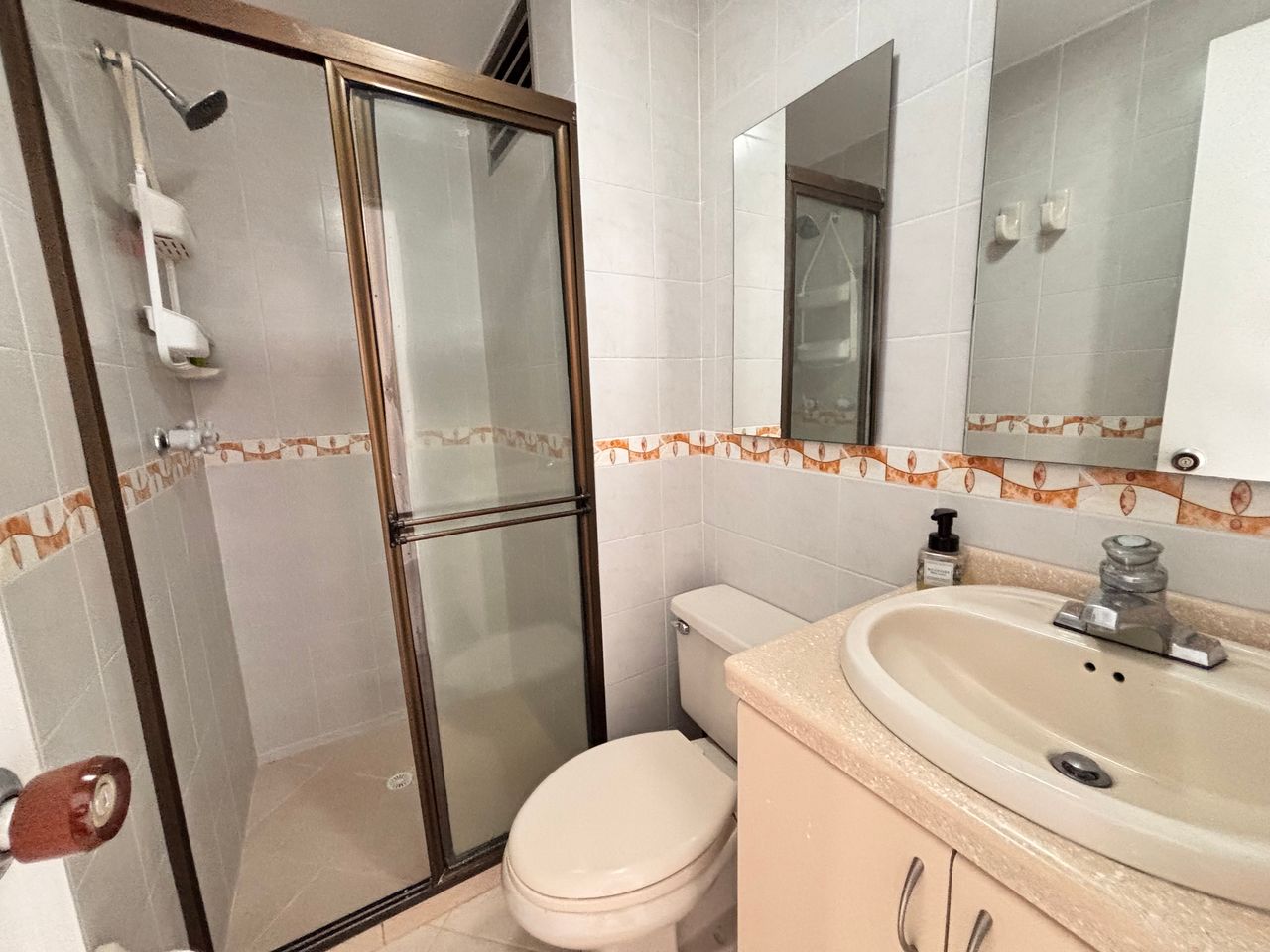 vendo apartamento en Medellín poblado, patio bonito