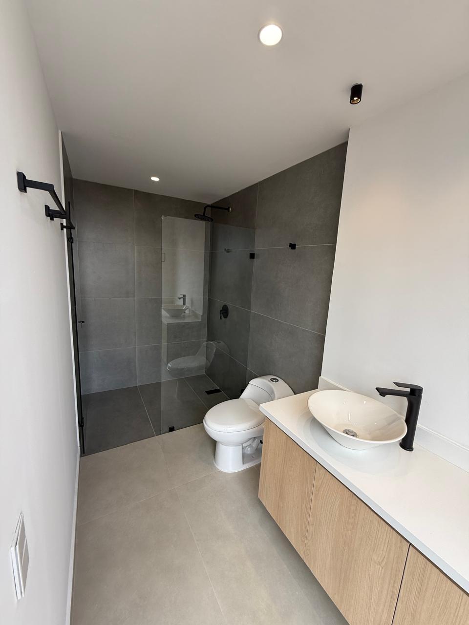 Venta de penthouse dúplex en Conquistadores remodelado