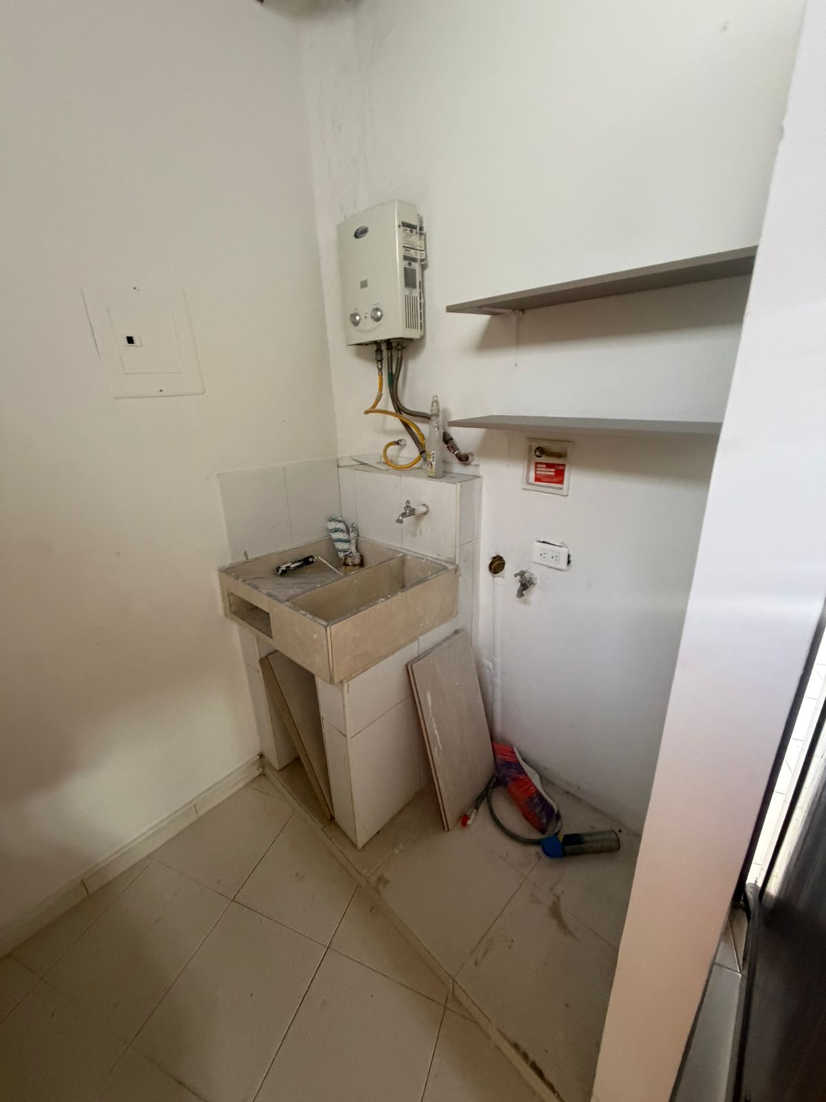 Apartamento para arriendo en Laureles avenida Nutibara