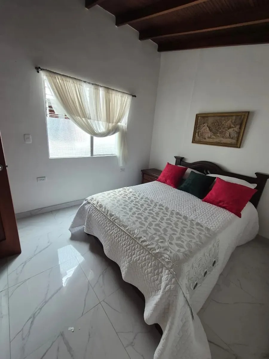 Casa para venta en Medellín laureles 2 piso con parqueadero