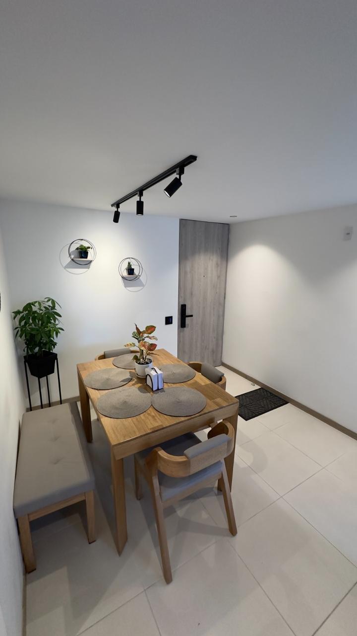 Venta De Hermoso  Apartamento En Los Colores Medellín