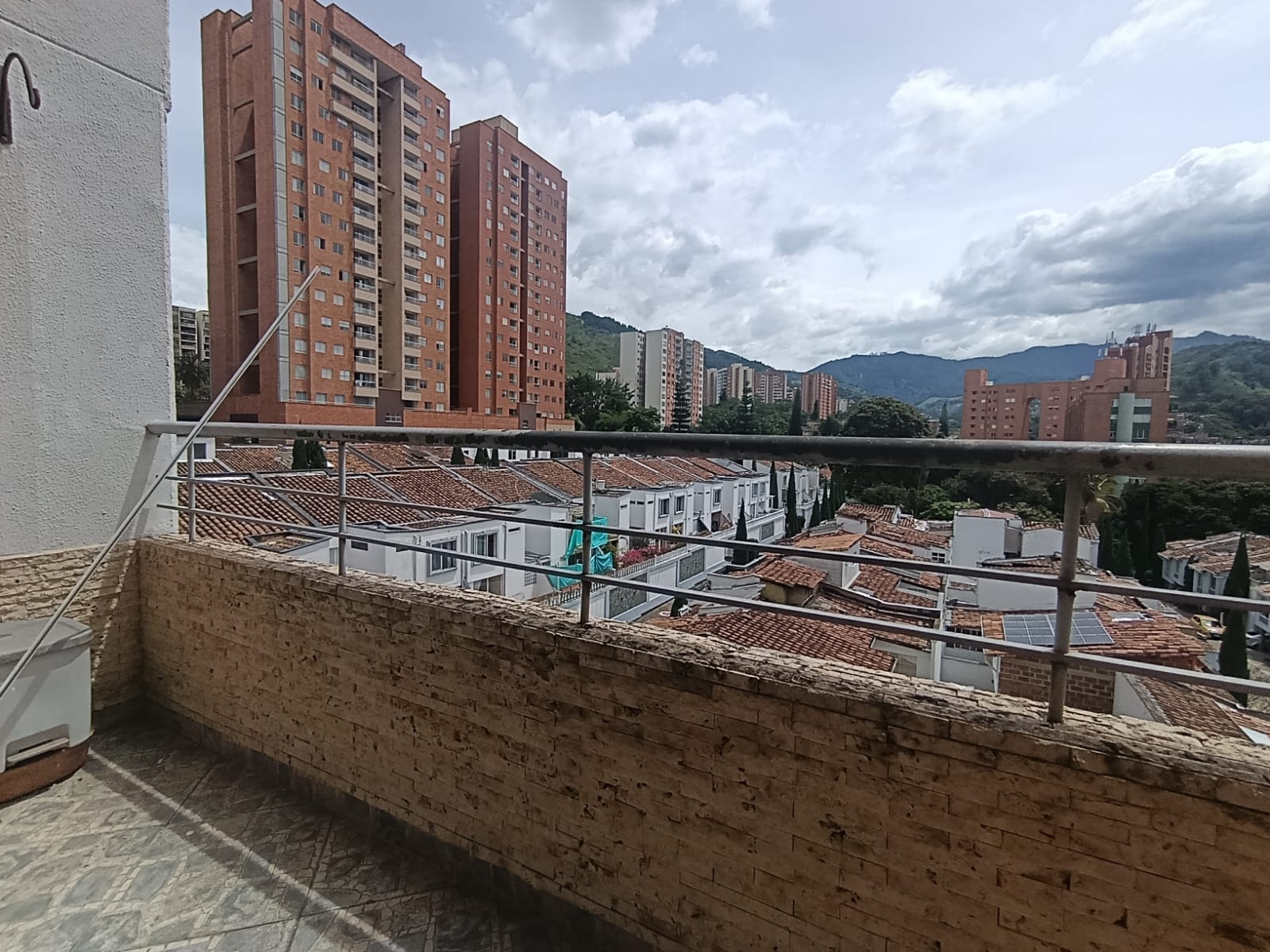 Apartamento Dúplex  en Arriendo Loma de los Bernal