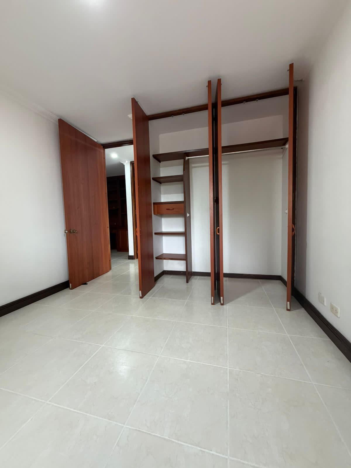 APARTAMENTO EN VENTA LOS BERNAL