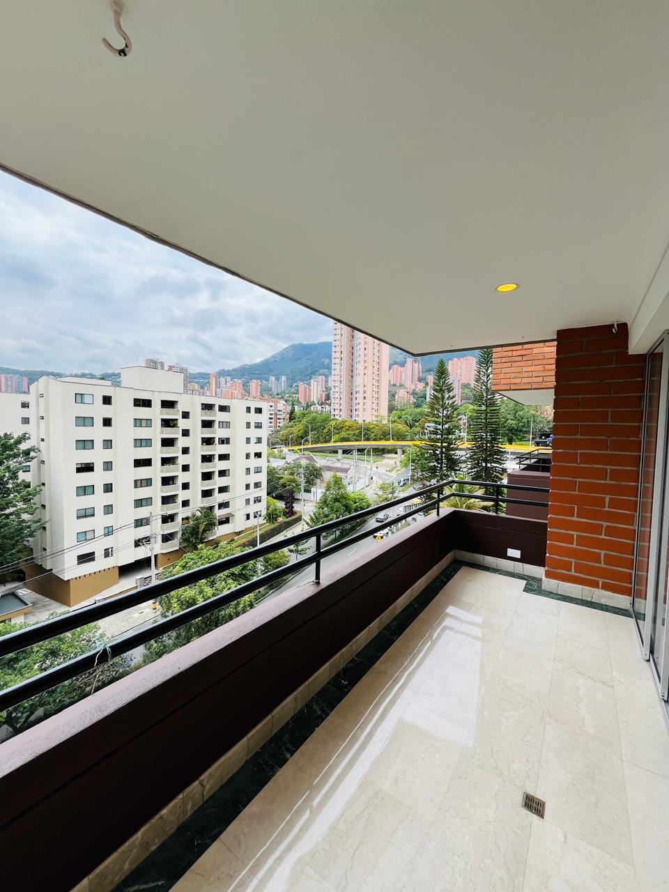 Apartamento para arriendo en El Poblado Loma de Los Parra
