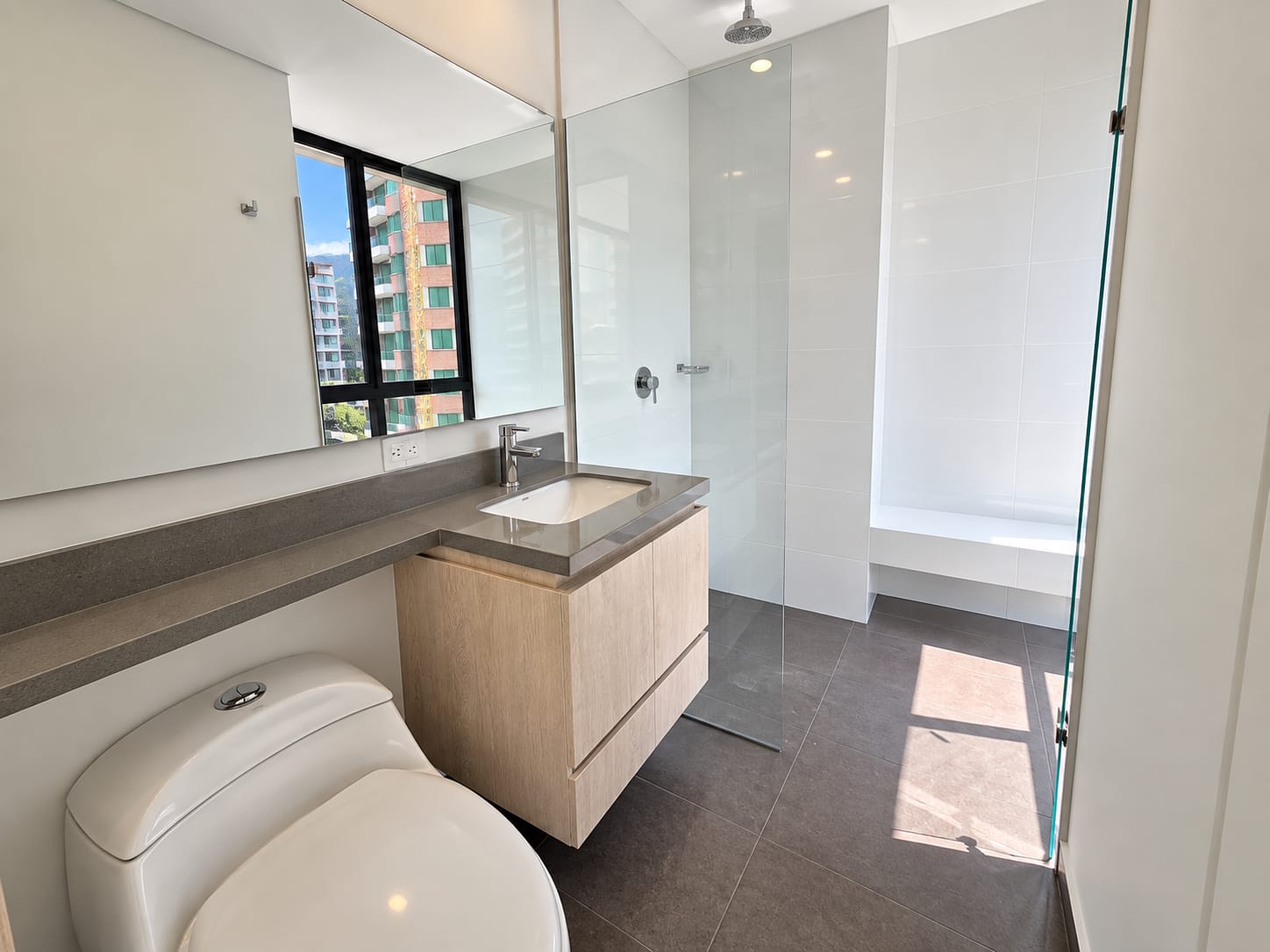 Apartamento nuevo en venta Las Palmas Medellín 2 parqueaderos