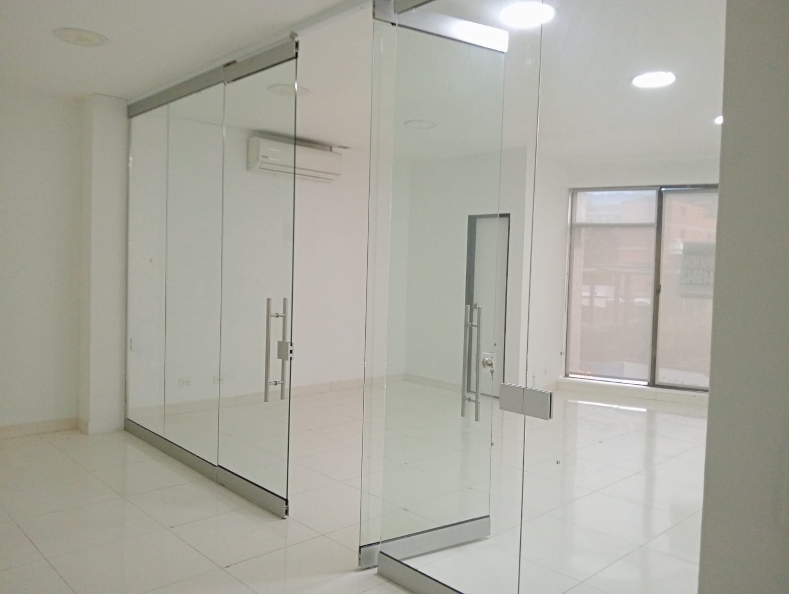 OFICINA A LA VENTA EN EL POBLADO