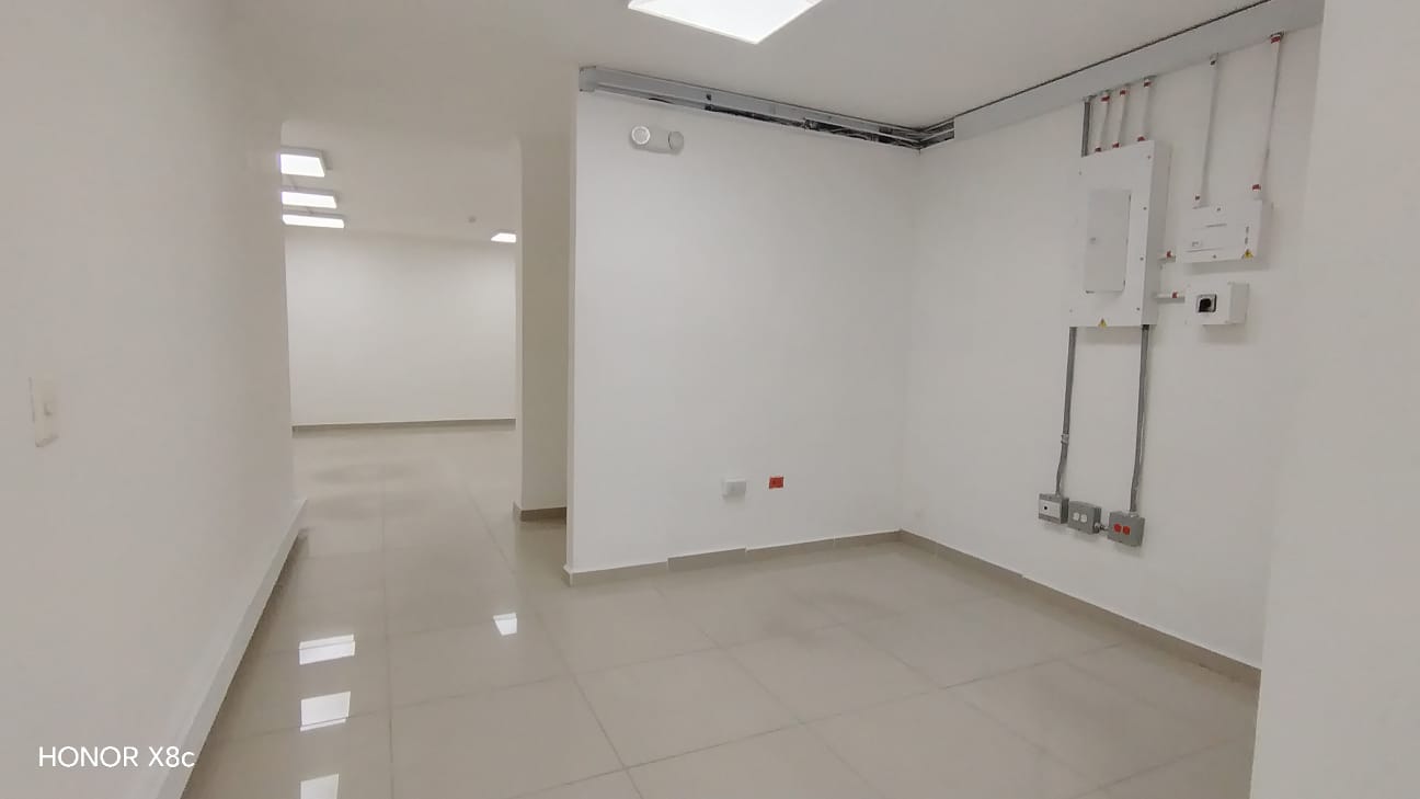 Casa comercial para arriendo en La 80 Estadio