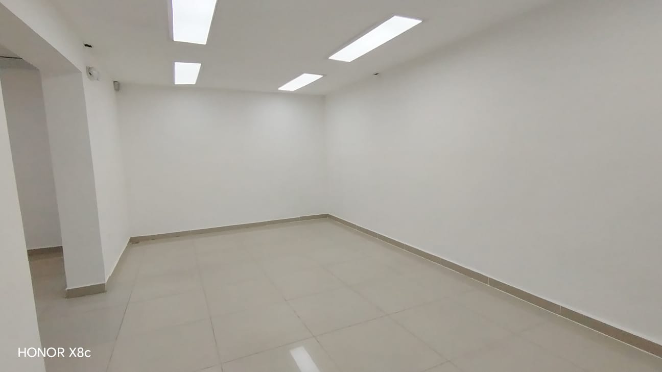 Casa comercial para arriendo en La 80 Estadio