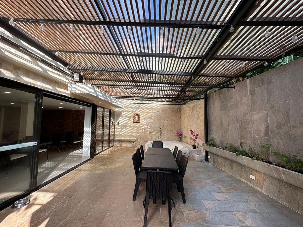 Hermosa casa para la venta en la Cola del Zorro, Medellín.
