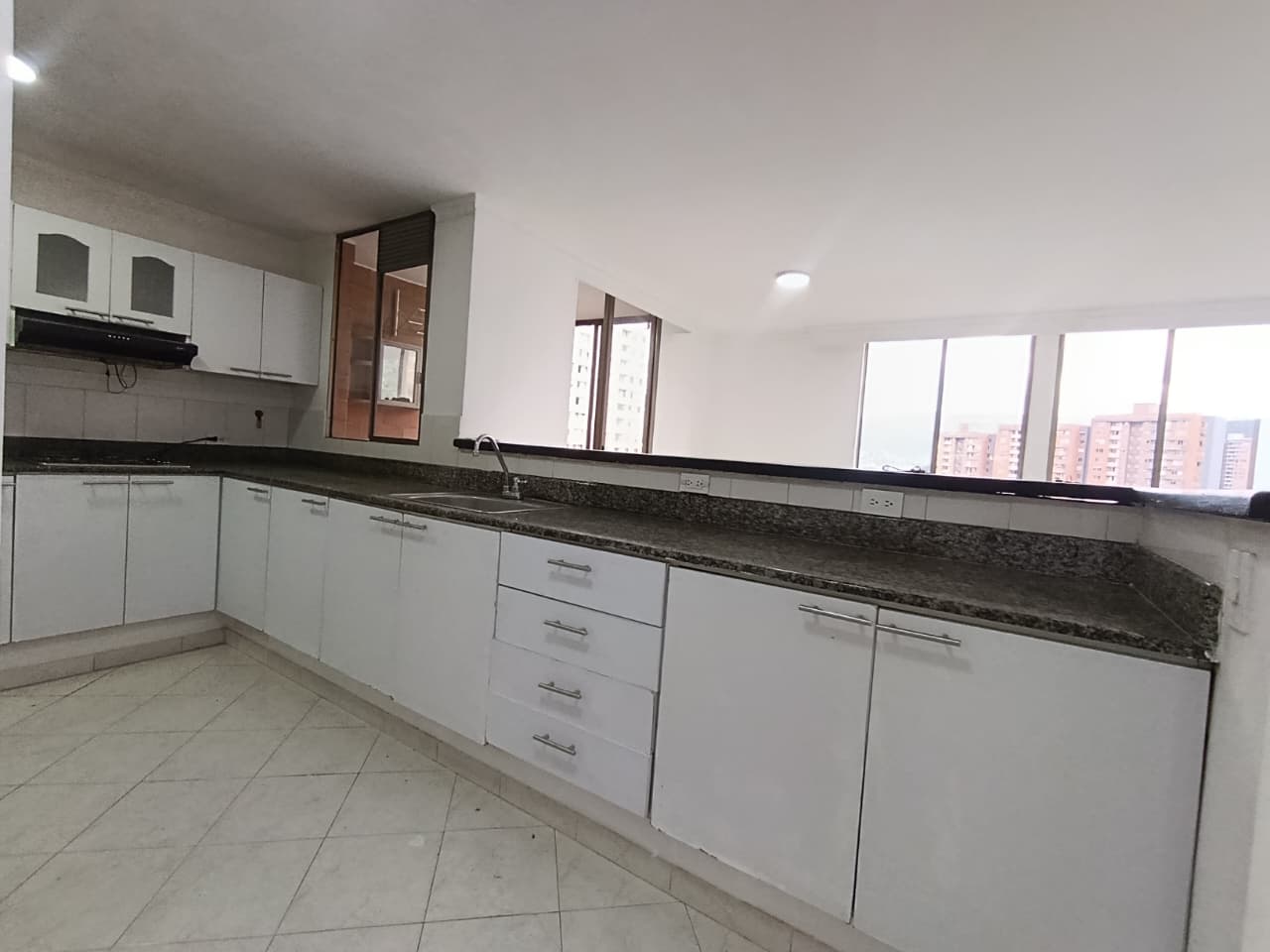 Apartamento en arriendo en Loma de los Bernal Medellín
