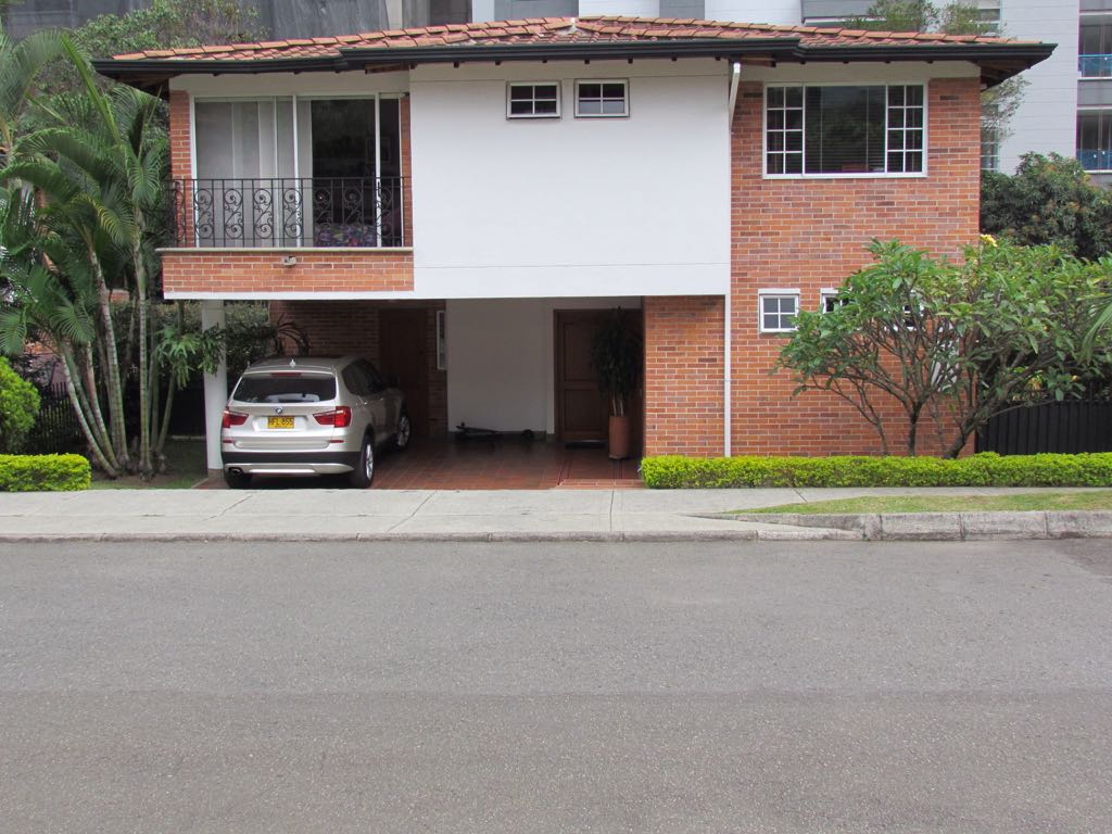 Casa en venta en Envigado loma Benedictinos
