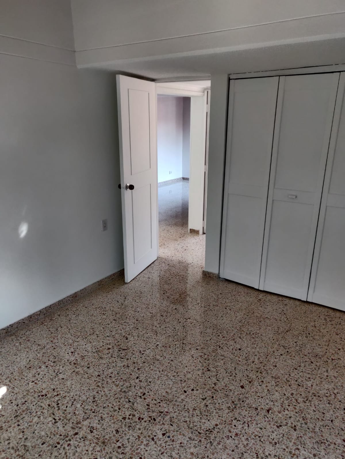 CASA  DE 3 NIVELES EN VENTA LA MOTA MEDELLIN-ANTIOQUIA