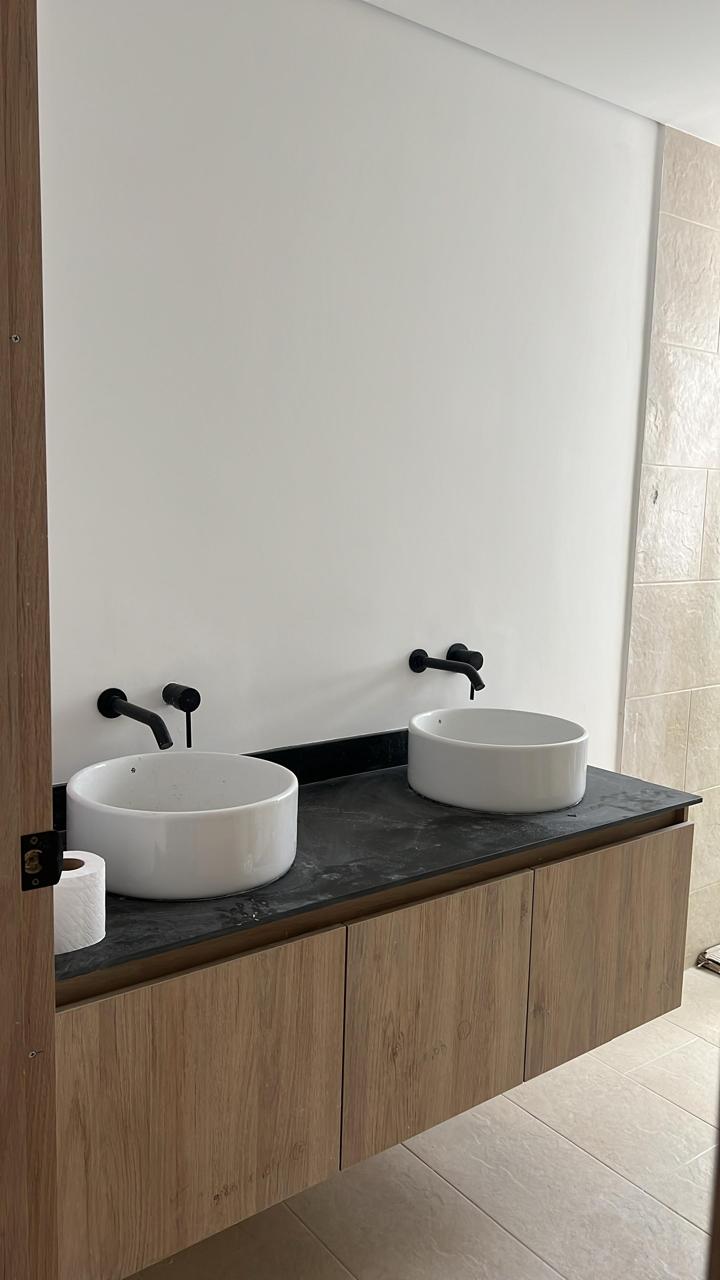 SE VENDE PENT HOUSE EN LAURELES