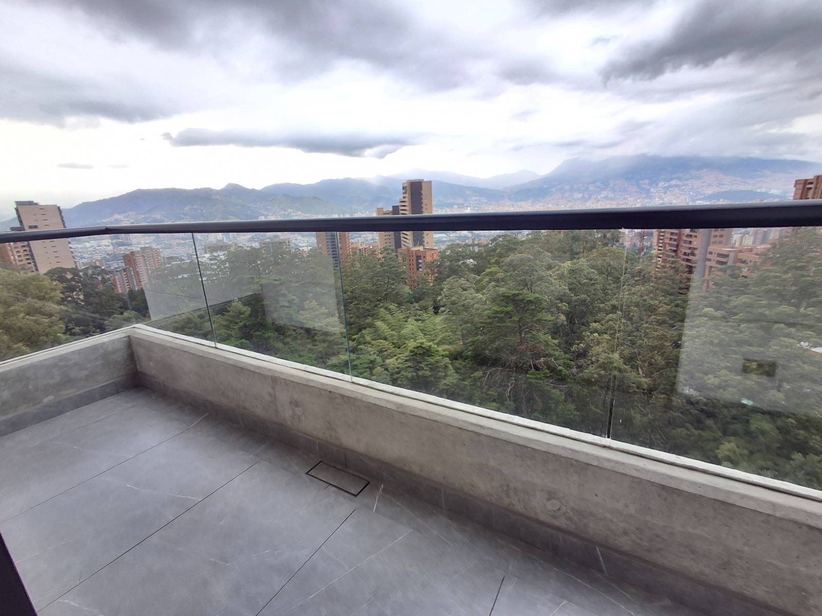Apartamento en venta Medellín poblado transversal superior con Balsos