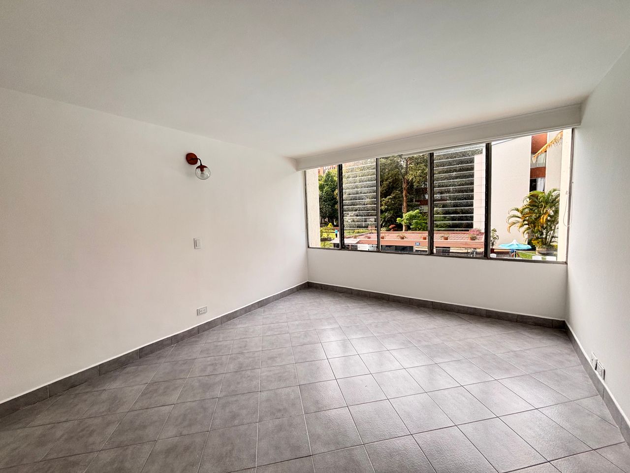 vendo apartamento en Medellín poblado, patio bonito