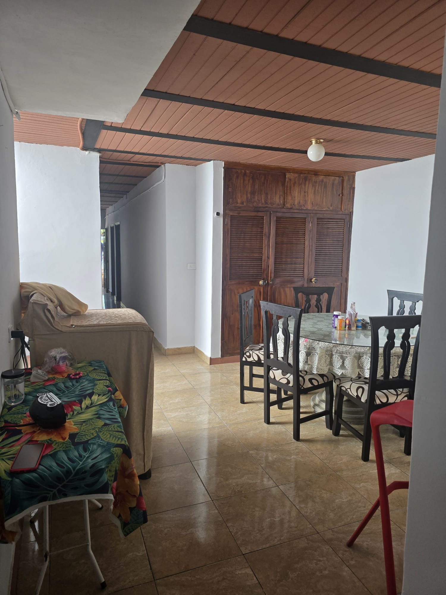 Venta de casa en Manrique central segundo piso con terraza