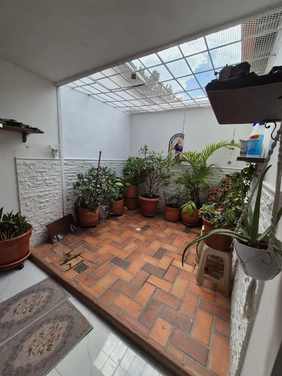 Casa para venta en Medellín laureles 2 piso con parqueadero