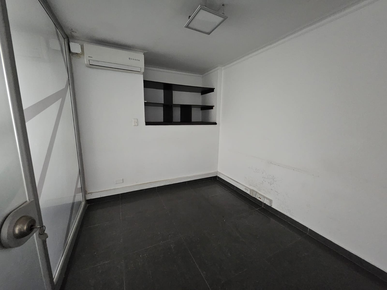 Casa comercial para arriendo en La 80 Floresta