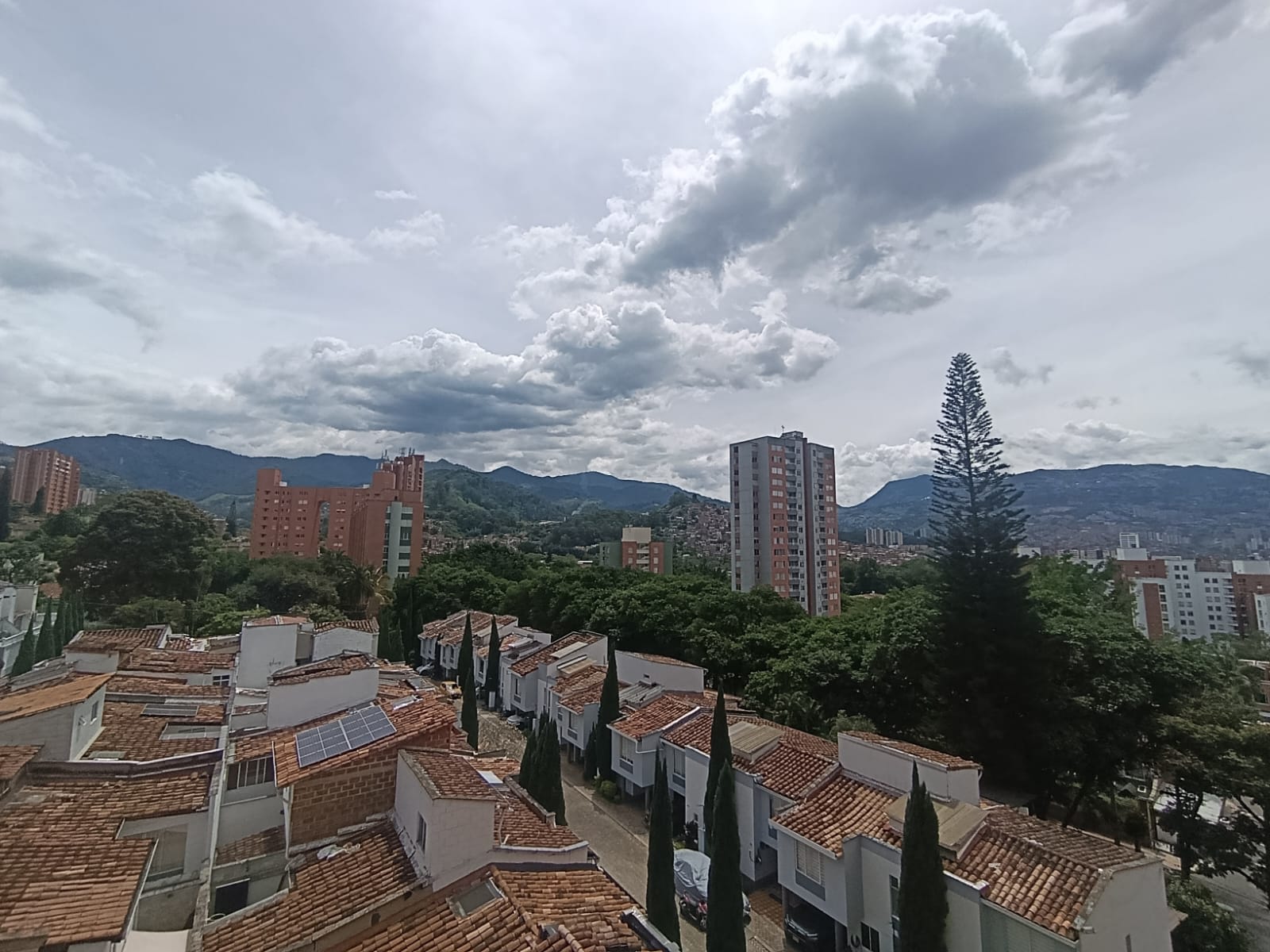 Apartamento Dúplex  en Arriendo Loma de los Bernal