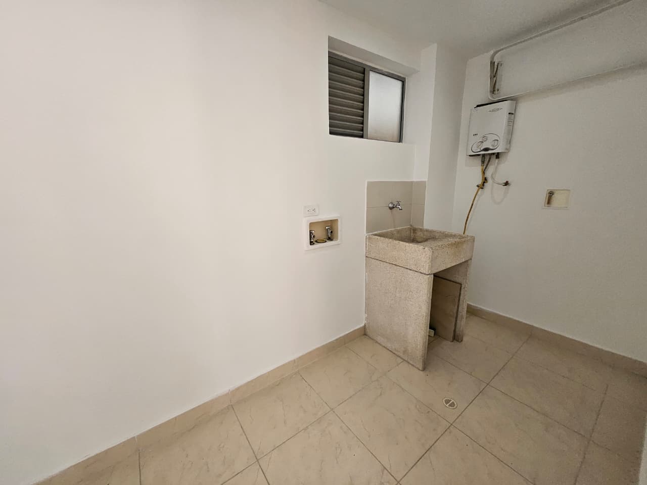 Apartamento en arriendo en la Loma del Escobero Envigado