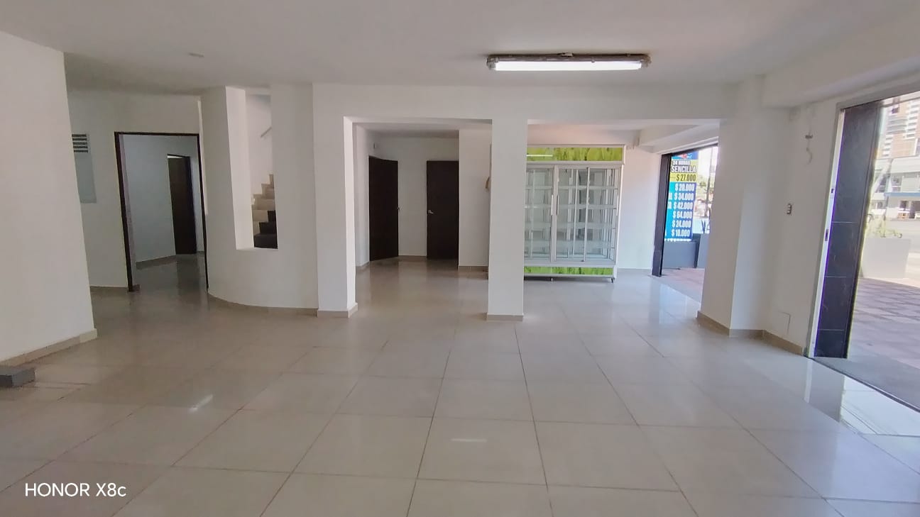 Casa comercial para arriendo en La 80 Estadio