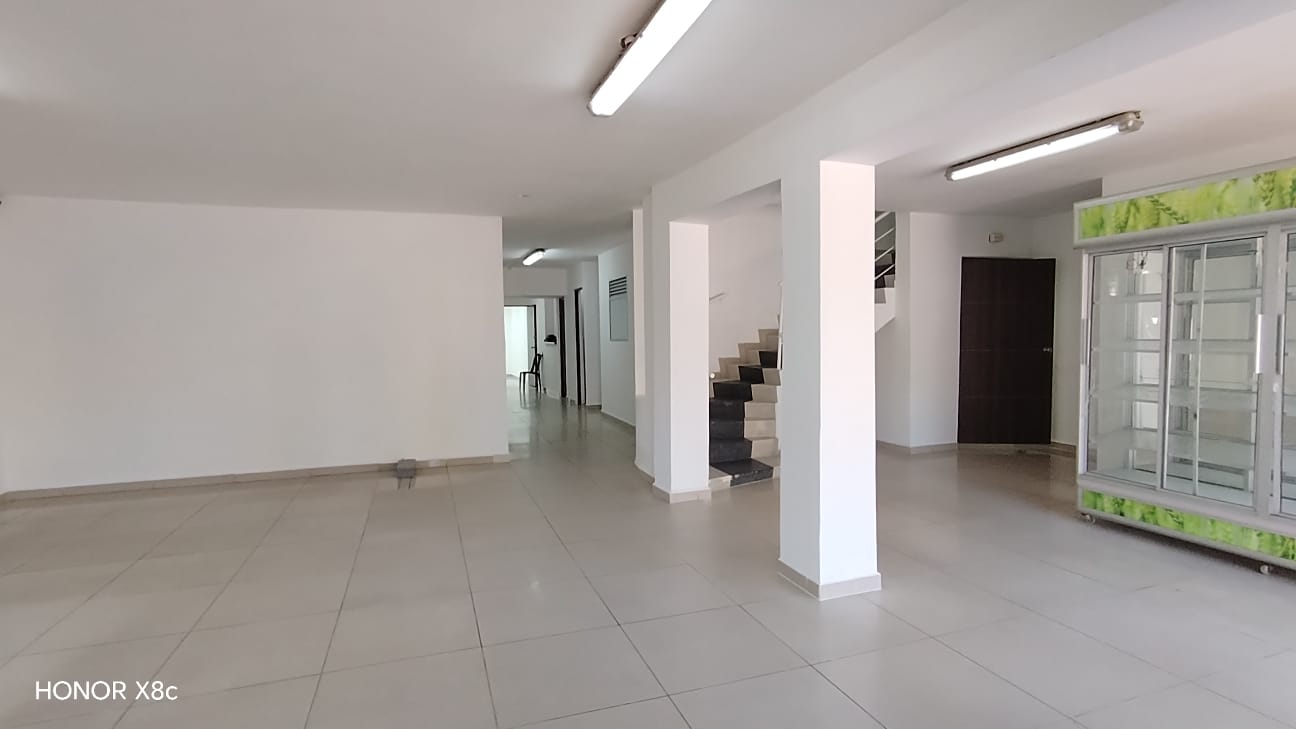 Casa comercial para arriendo en La 80 Estadio
