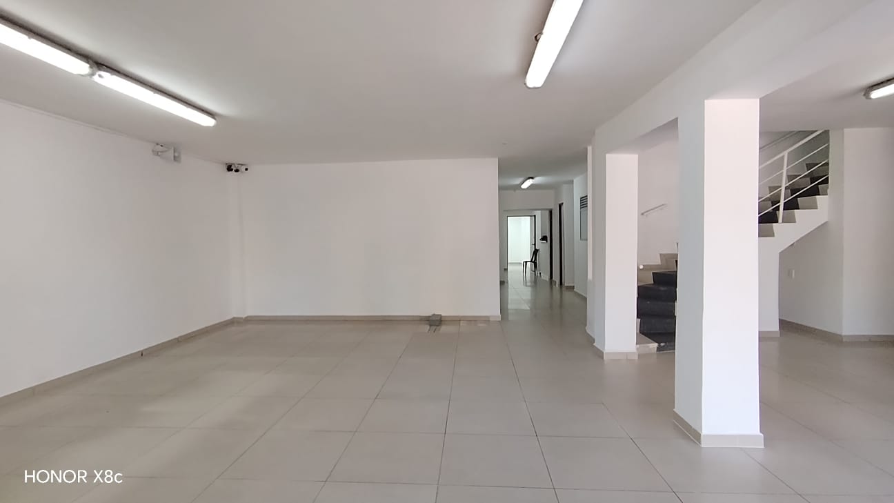 Casa comercial para arriendo en La 80 Estadio