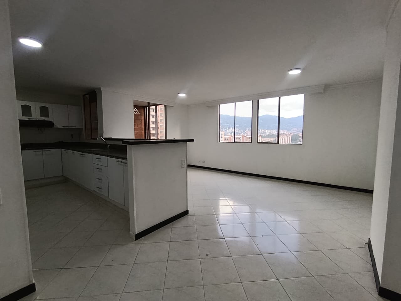 Apartamento en arriendo en Loma de los Bernal Medellín