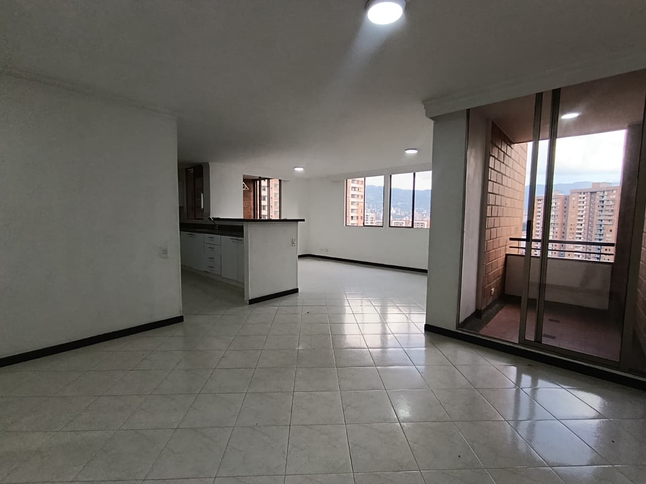 Apartamento en arriendo en Loma de los Bernal Medellín