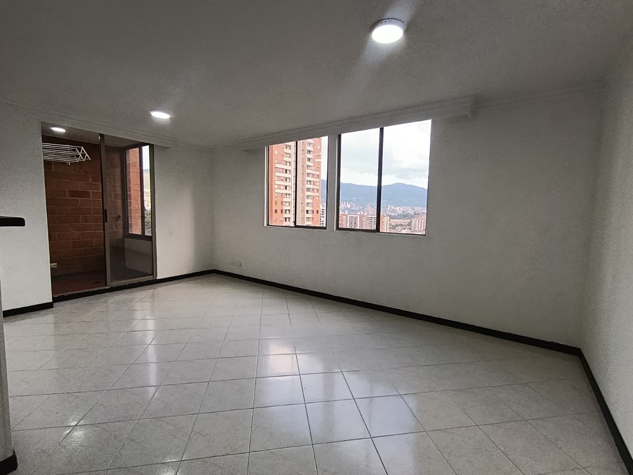 Apartamento en arriendo en Loma de los Bernal Medellín