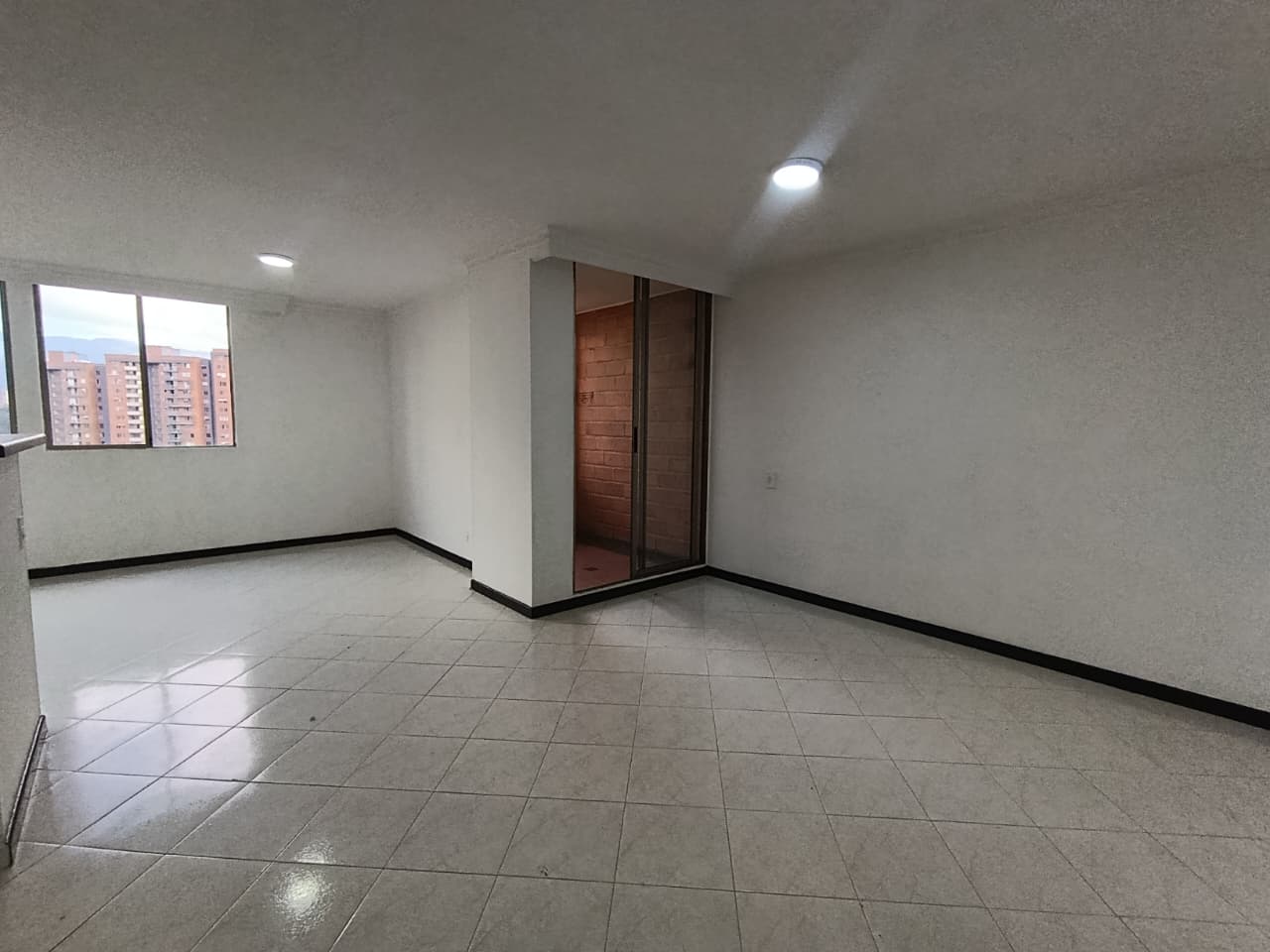 Apartamento en arriendo en Loma de los Bernal Medellín