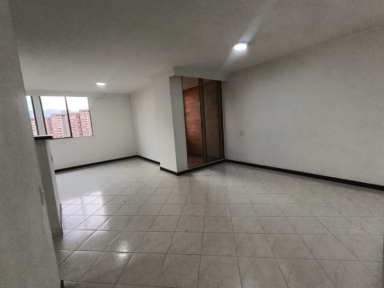 Apartamento en arriendo en Loma de los Bernal Medellín