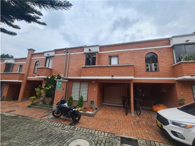 CASA EN VENTA EN UNIDAD CERRADA SECTOR LA MOTA MEDELLIN ANTIOQUIA