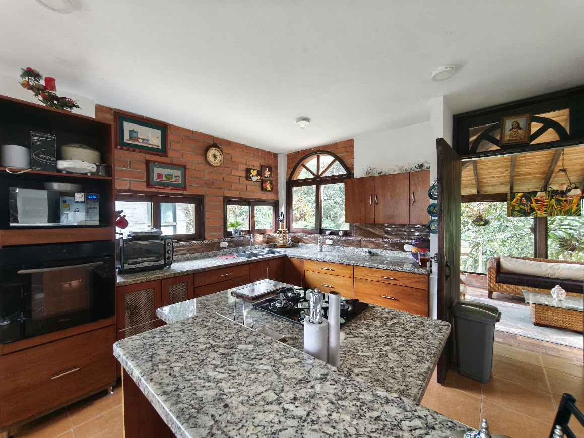 Venta de casa en El Retiro Sector Martin Pescador