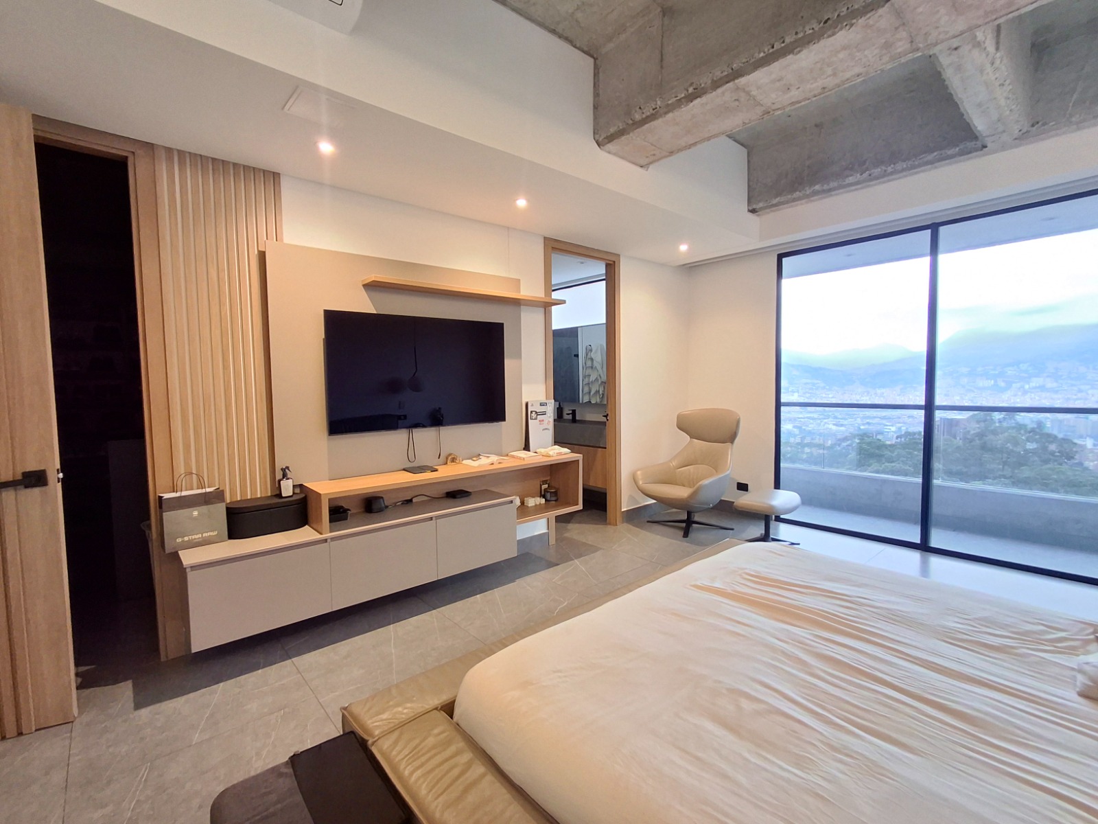 Apartamento en venta Medellín poblado transversal superior con Balsos