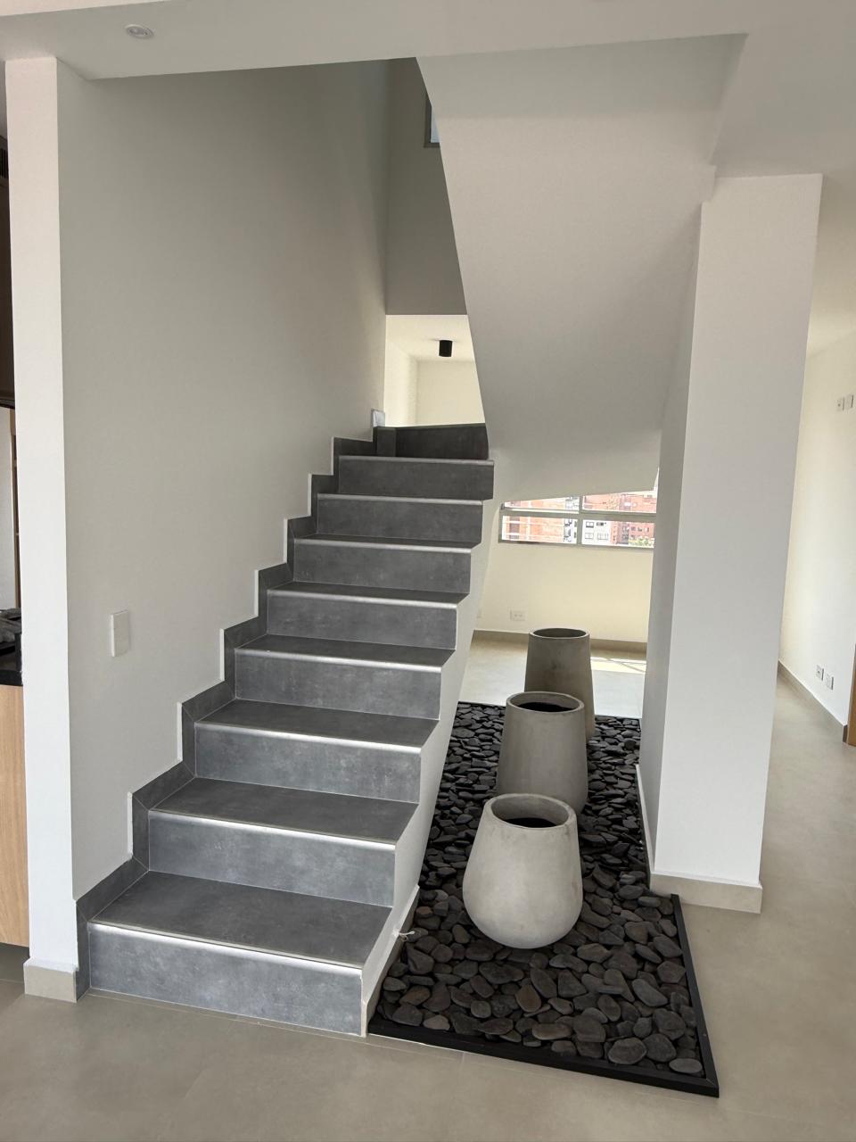 Venta de penthouse dúplex en Conquistadores remodelado