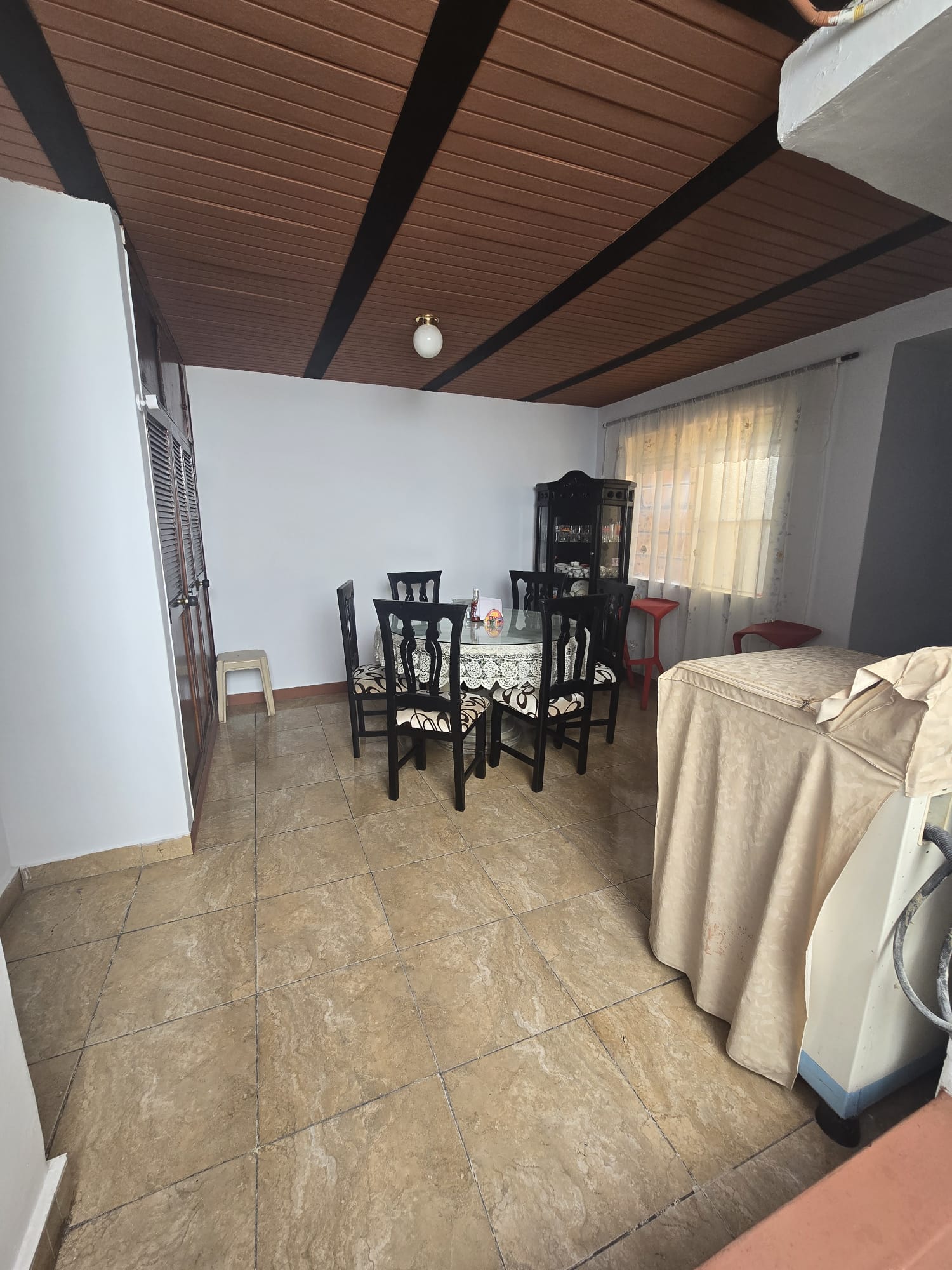 Venta de casa en Manrique central segundo piso con terraza