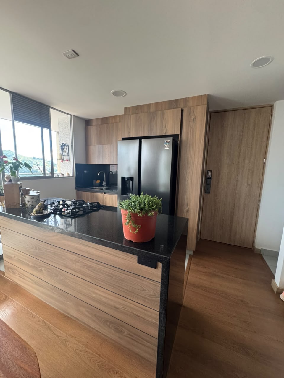 Apartamento en venta Suramérica – 1 habitación + vista