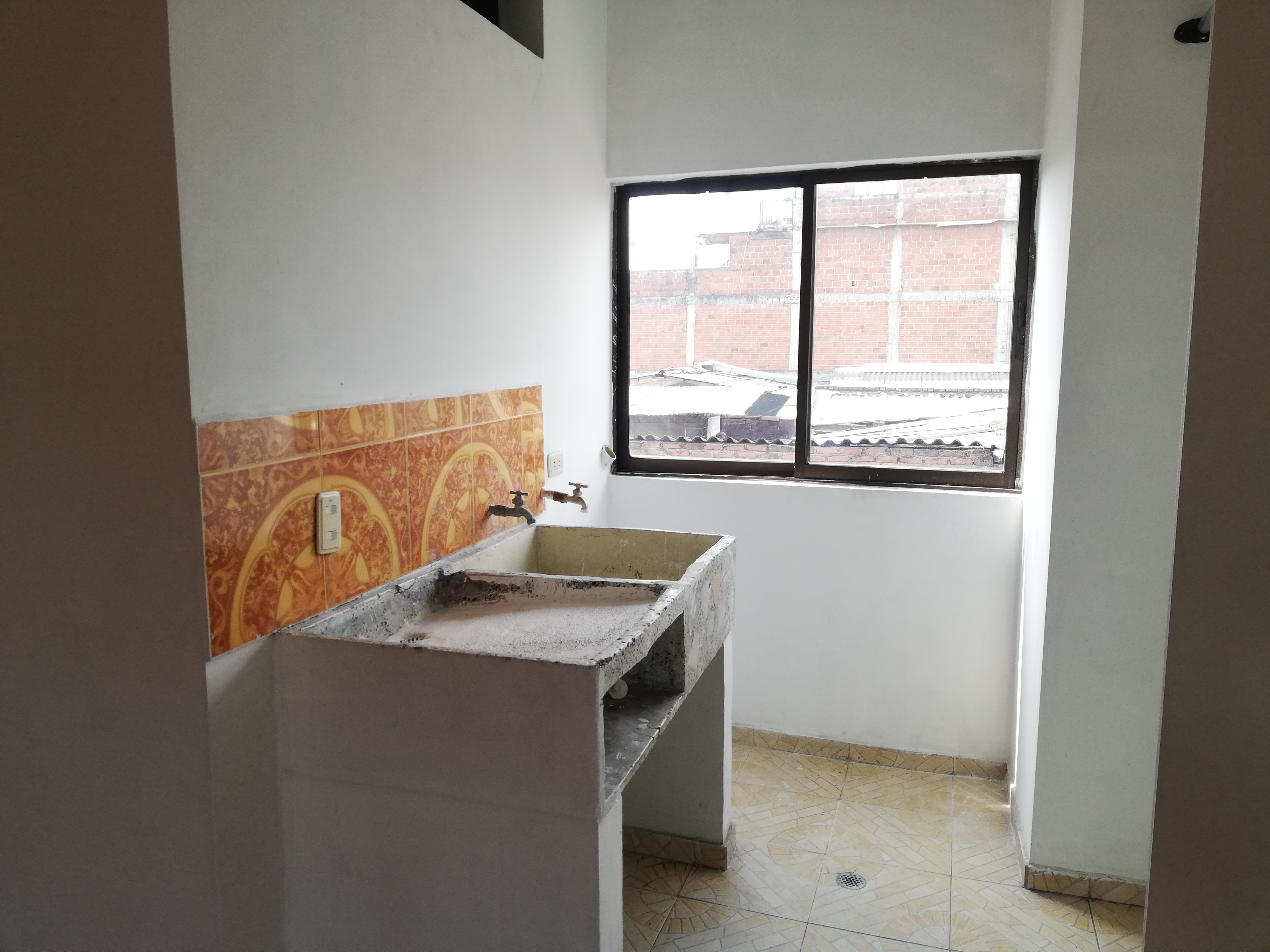 EDIFICIO EN VENTA AL NORTE DE CALI BARRIO CALIMA