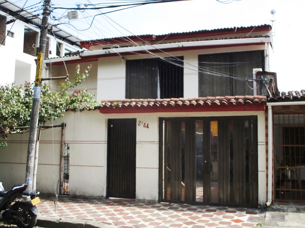 CASA EN VENTA AL SUR DE CALI BARRIO EL REFUGIO