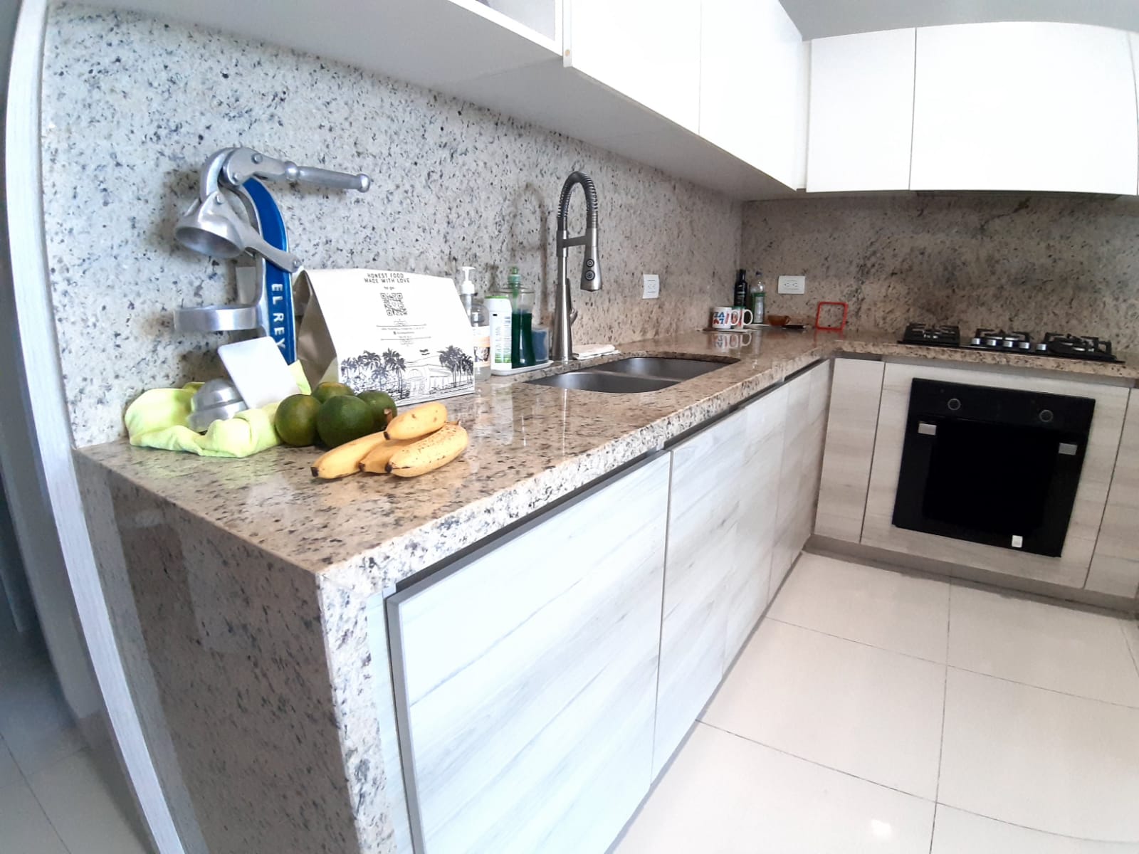 Altos del Limón - Apartamento en venta - Barranquilla.
