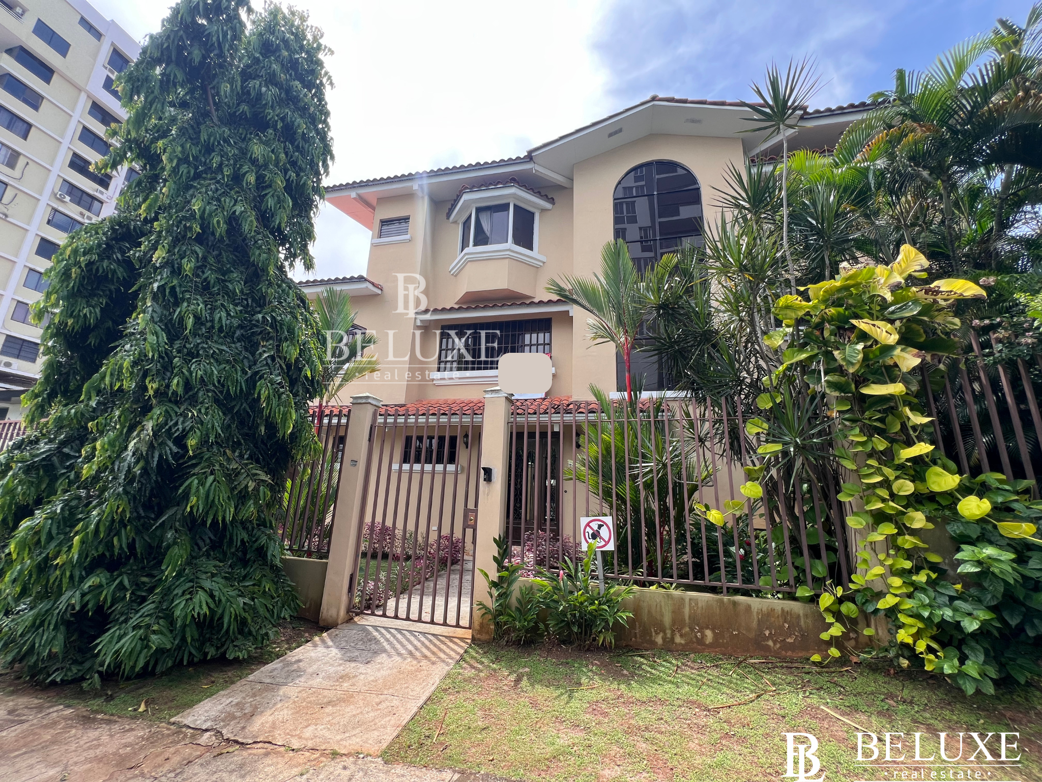 VENTA DE CASA INDEPENDIENTE Y MODERNA EN EL CARMEN (13)