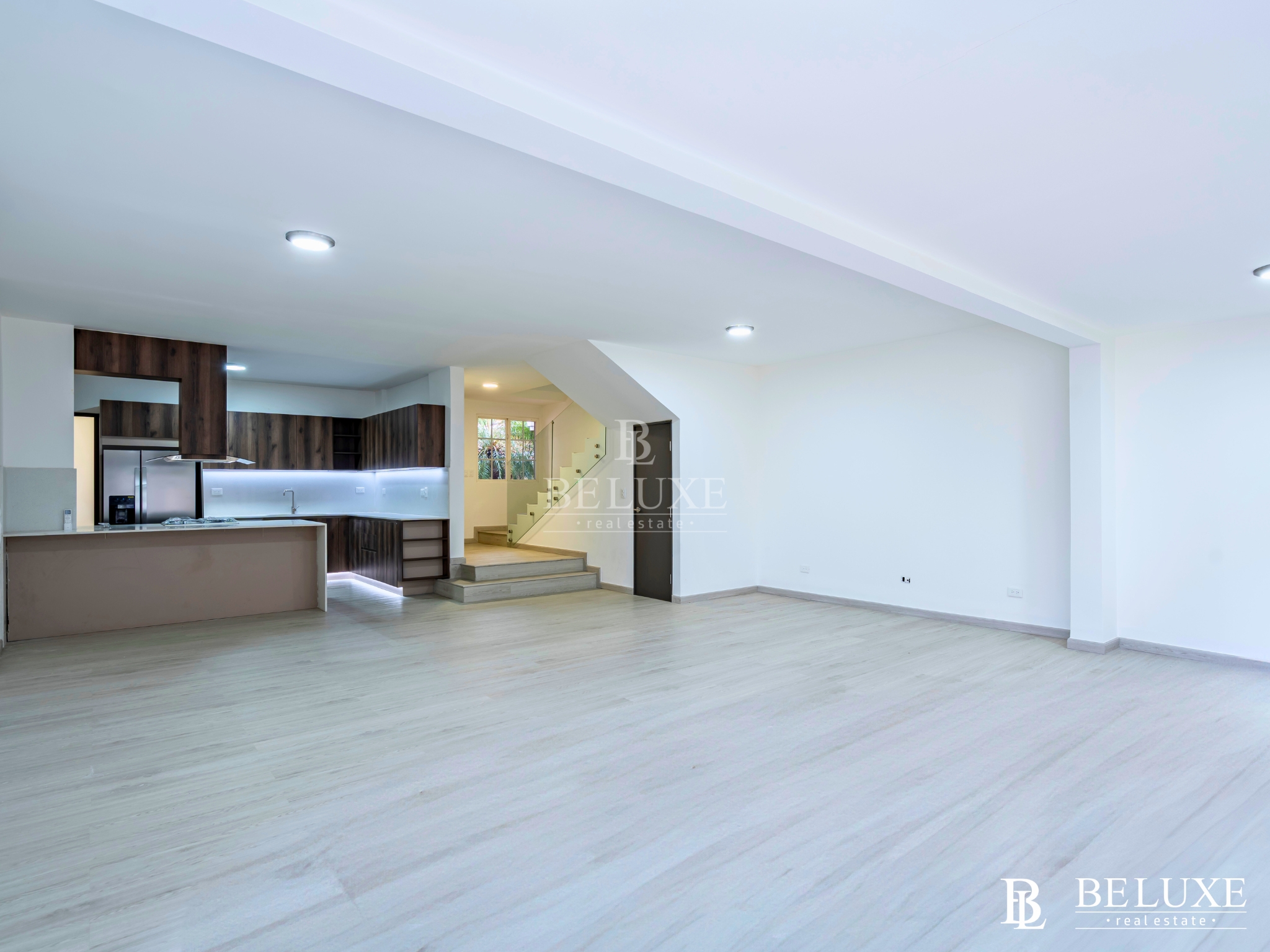 VENDO PH VILLA VALENCIA CASA DE ESQUINA, COSTA SUR (2)