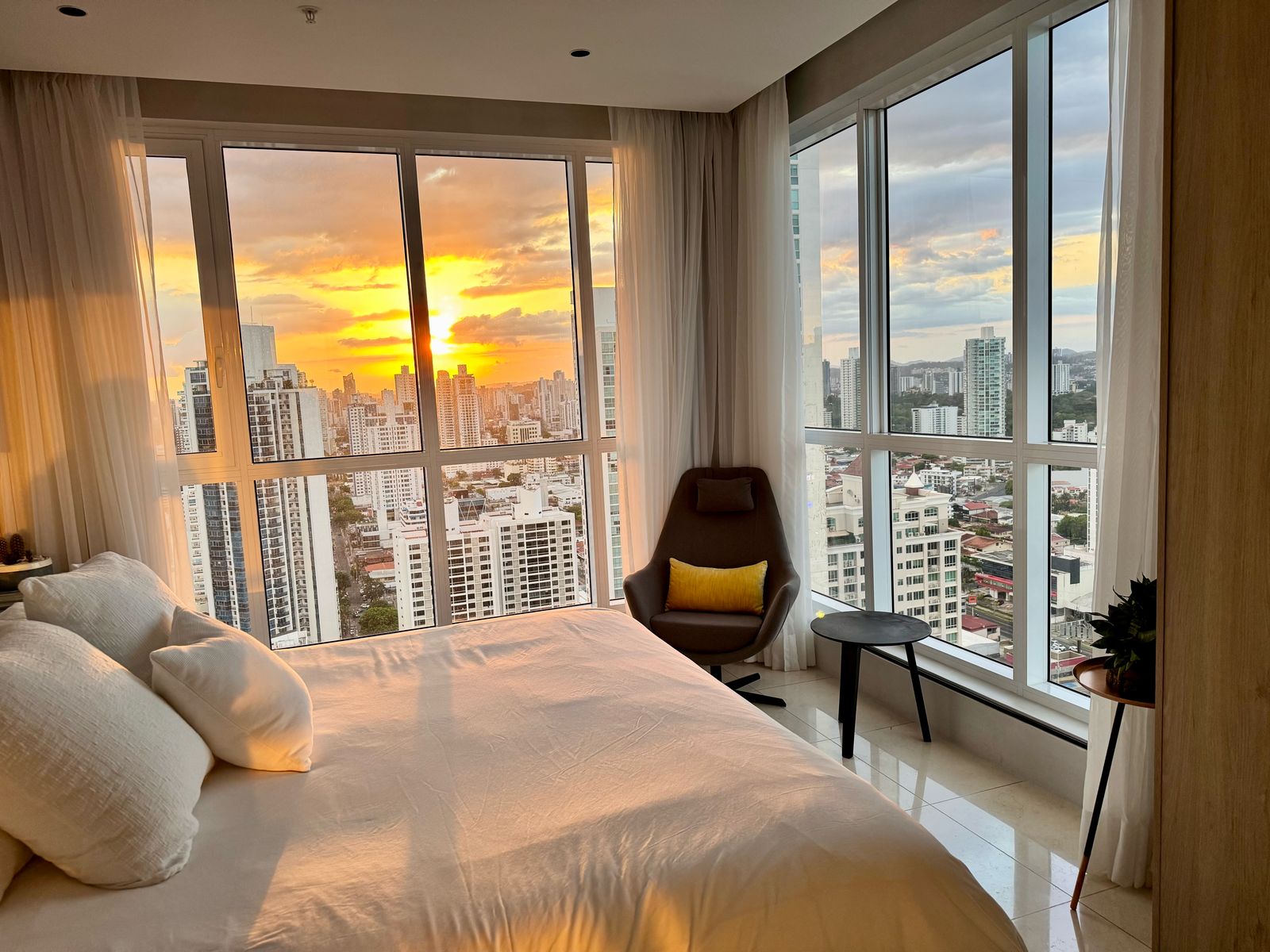 VENDO APARTAMENTO AMOBLADO EN PH WINDROSE COCO DEL MAR  (10)