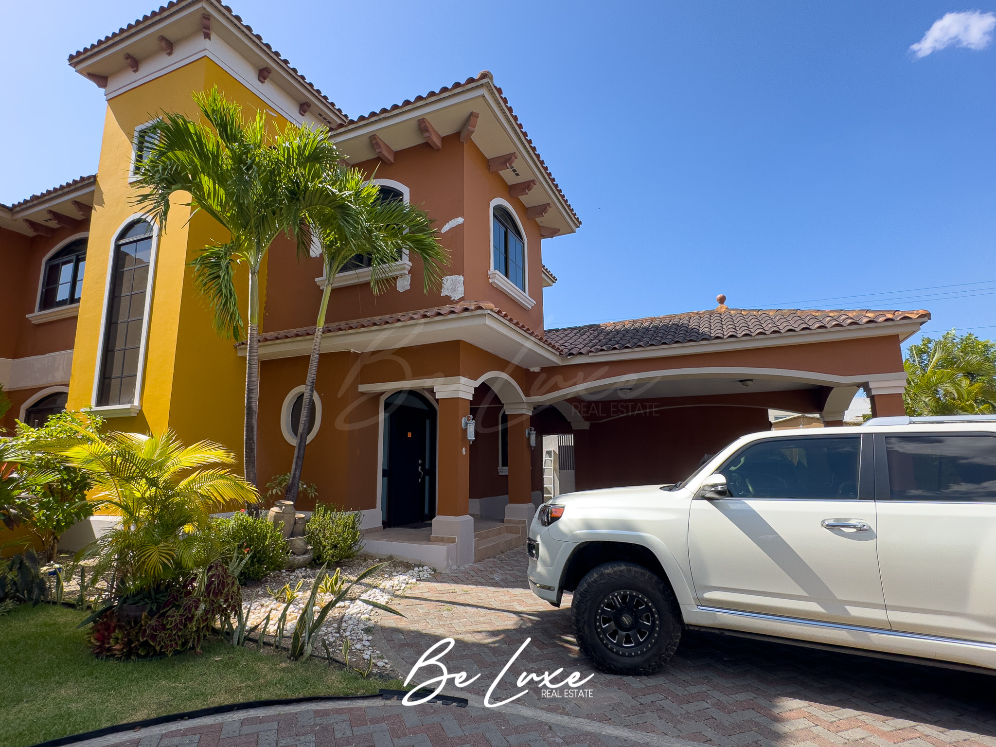 VENTA CASA REMODELADA EN COSTA SUR PH EL DORAL (2)