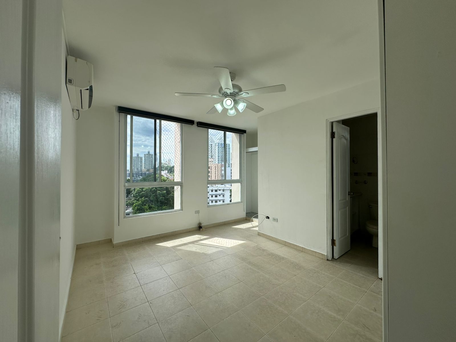 VENTA APARTAMENTO PH PLAZA 77, VIA ARGENTINA (10)