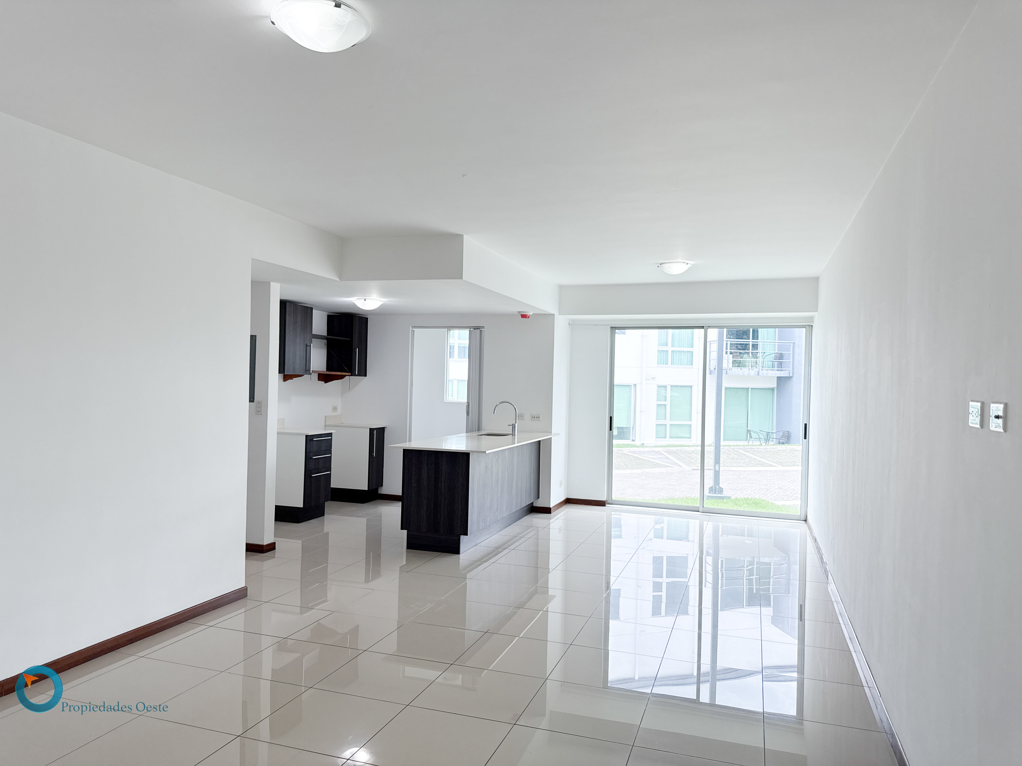 SE VENDE Apartamento en Condominio Vía Indus $144,000 Real Cariari.