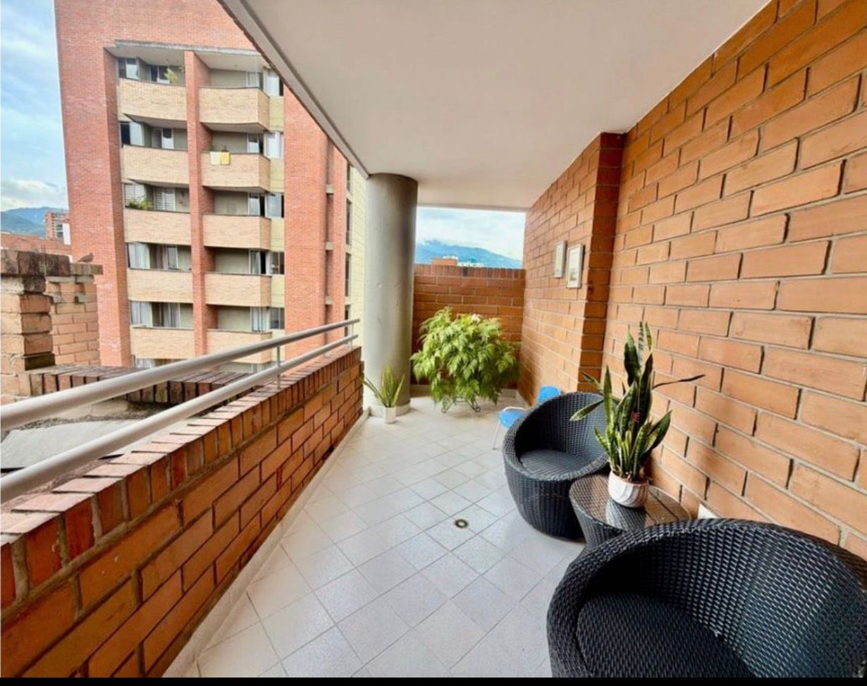 Apartamento en venta — APARTAMENTO EN VENTA LAURELES CERCA AL PRIMER PARQUE