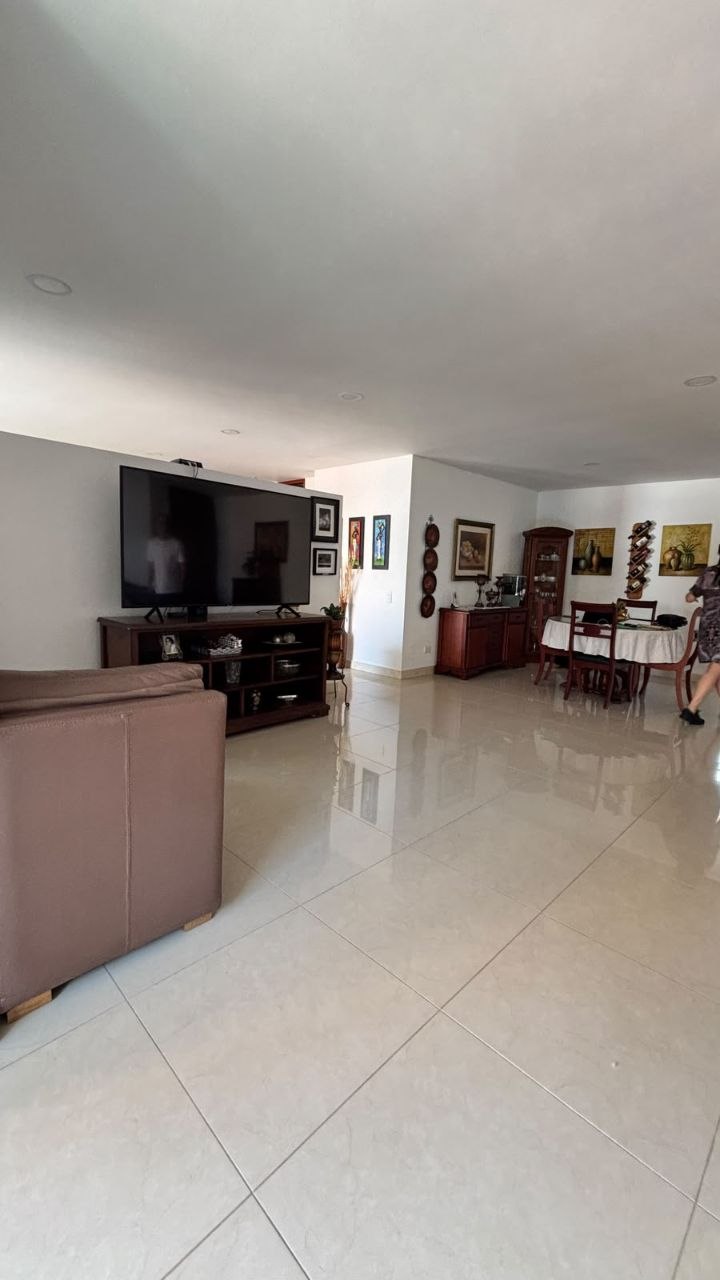 Apartamento Amplio en Venta en Laureles, Primer Parque 153 m² — foto 5 de 26