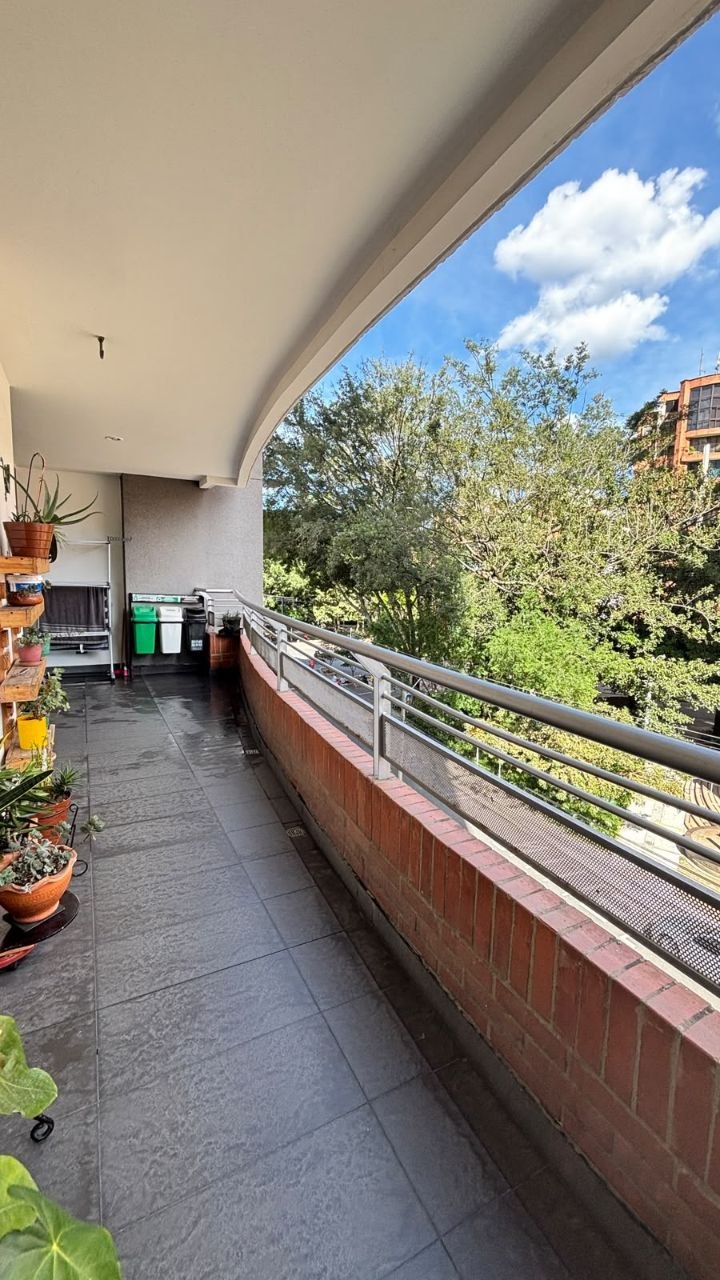 Apartamento Amplio en Venta en Laureles, Primer Parque 153 m² — foto 2 de 26